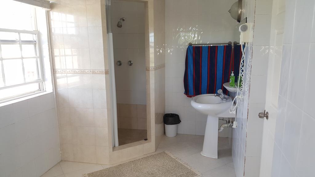 Worthing Beach Apartments Бриджтаун Экстерьер фото