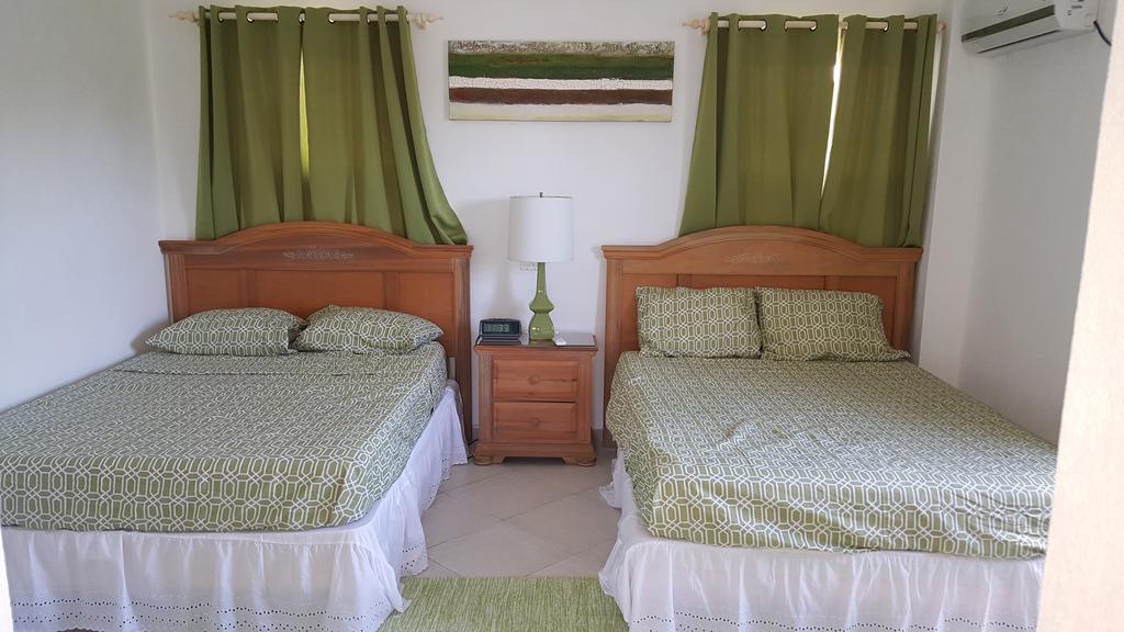 Worthing Beach Apartments Бриджтаун Экстерьер фото
